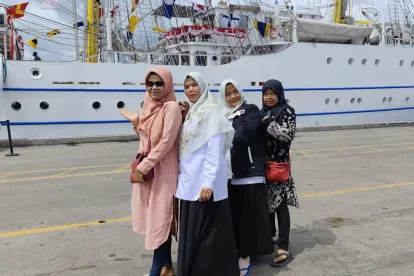 Besama akak akak kece kat pelabuhan teluk bayur